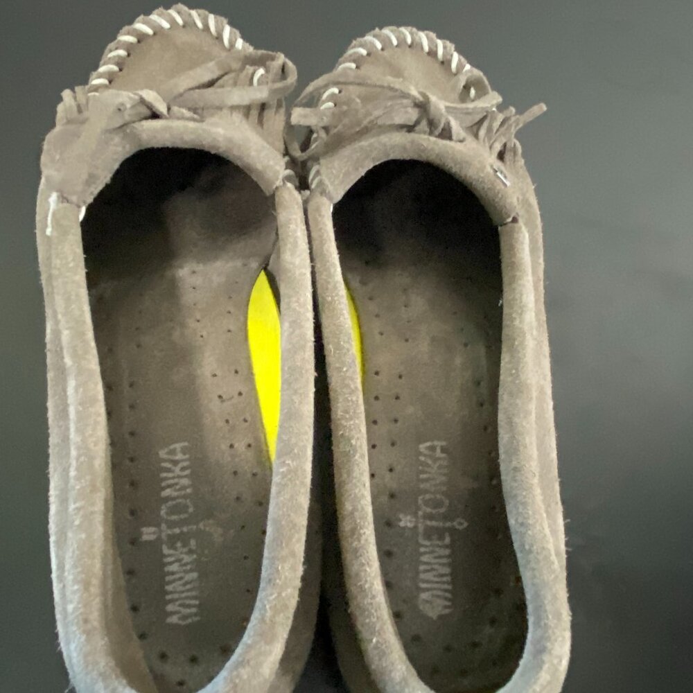 Minnetonka | Kilty Plus Moccasin Grey Suede | Size‎ 9 Women's - Picture 5 of 16